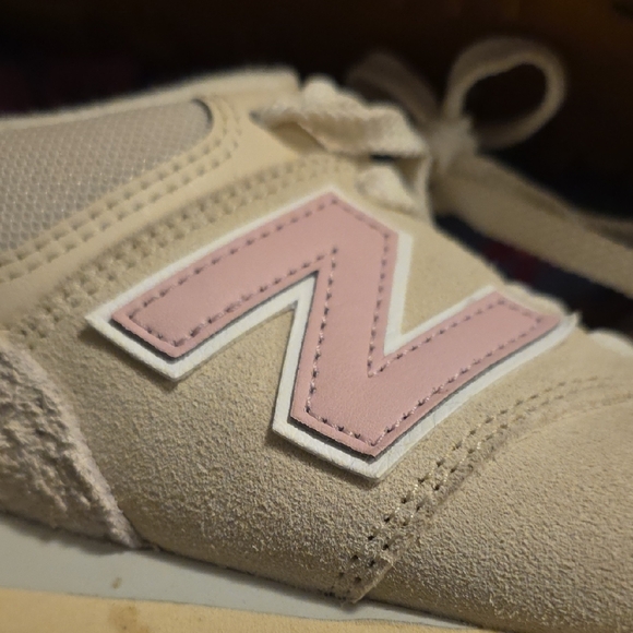 New Balance Cream and Pink Sneakers - Picture 5 of 10